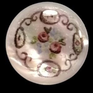 Perlmuttknopf FL12 Blümchen mit schwarzer Ornamentumrandung