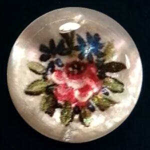 Perlmuttknopf BA1Bauernrose mit blauen Blumen
